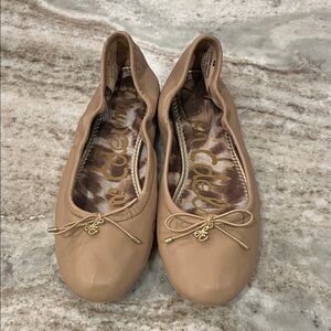 Never worn Sam Edelman Beige Felicia ballet Flats with gold Bow Accent